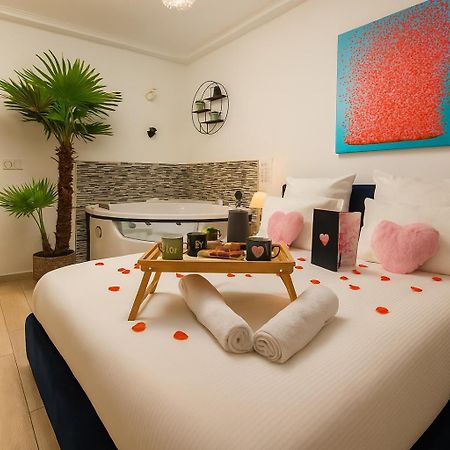 L'Escale Balneo'Romantique - Loveroom - Jacuzzi & Petit Dejeuner Villiers-sur-Marne Esterno foto