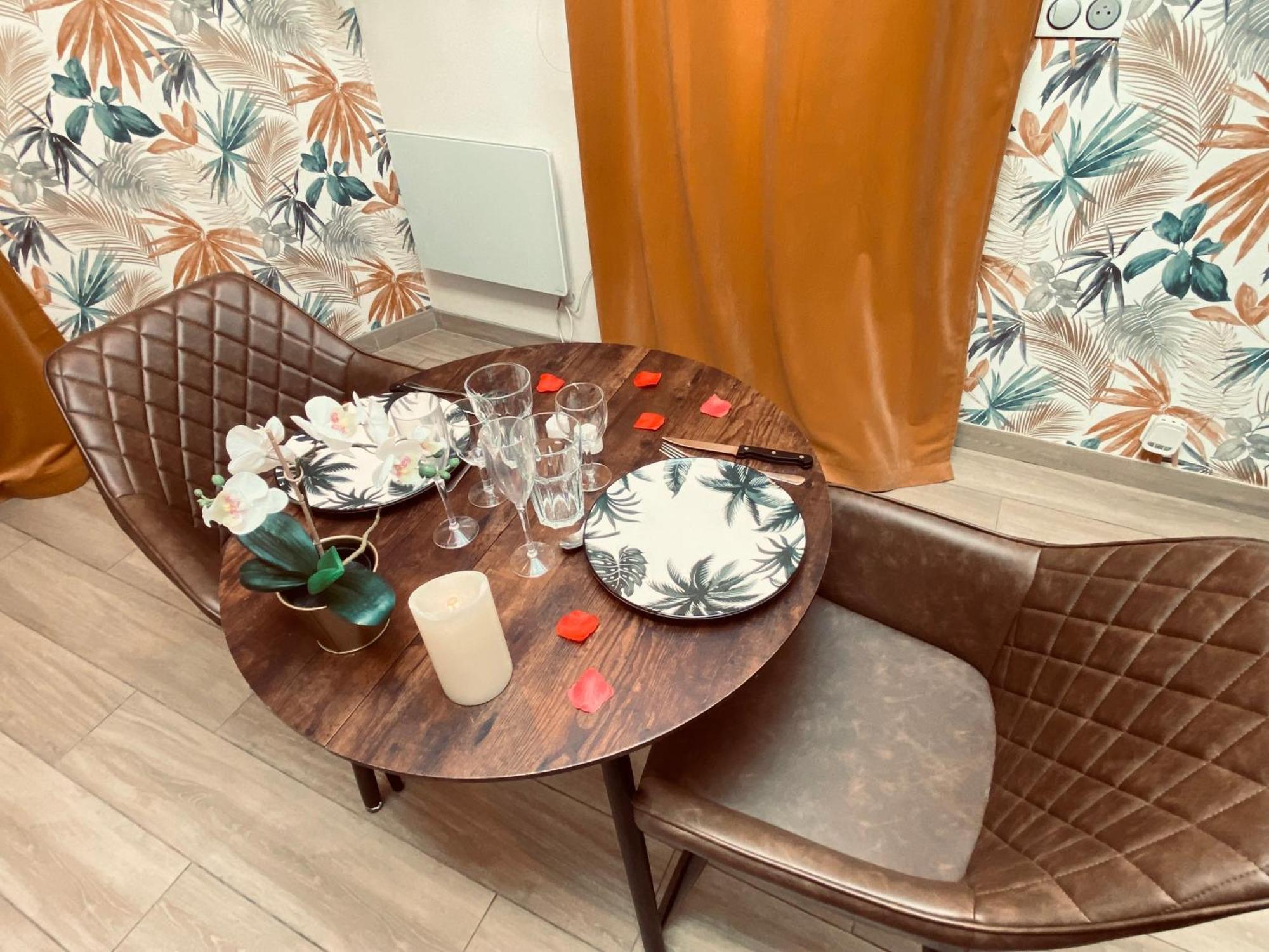 L'Escale Balneo'Romantique - Loveroom - Jacuzzi & Petit Dejeuner Villiers-sur-Marne Esterno foto