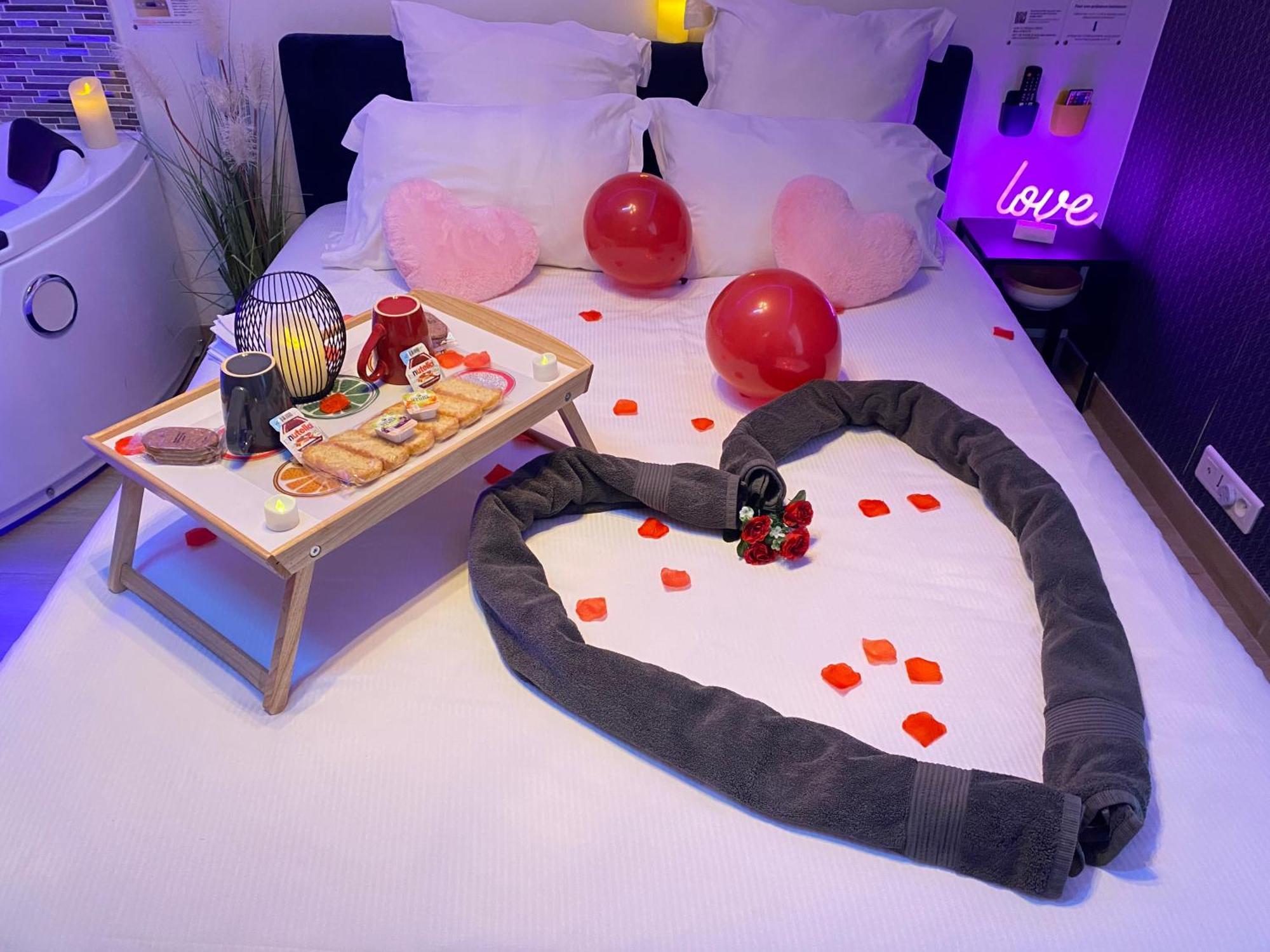 L'Escale Balneo'Romantique - Loveroom - Jacuzzi & Petit Dejeuner Villiers-sur-Marne Esterno foto
