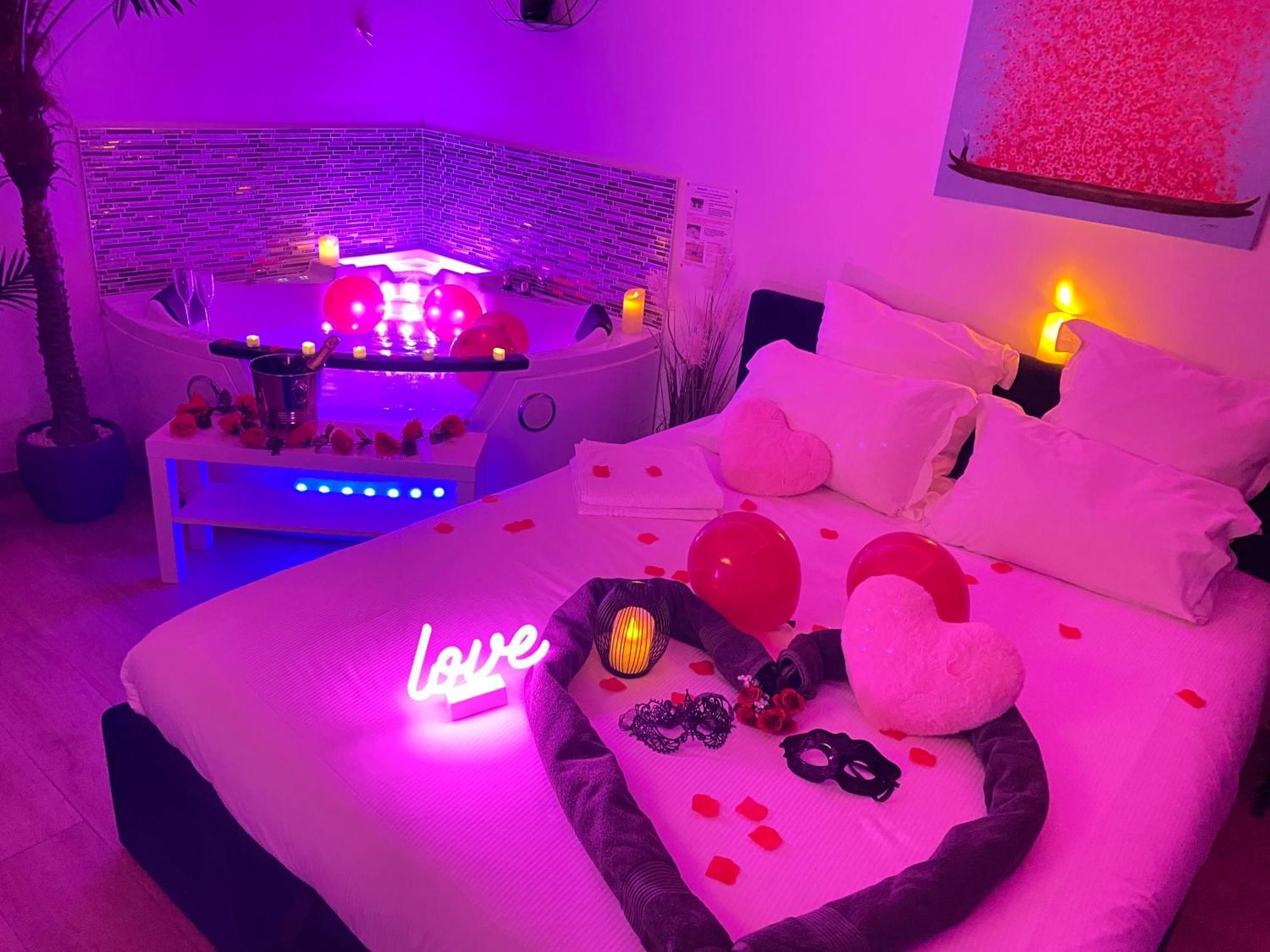 L'Escale Balneo'Romantique - Loveroom - Jacuzzi & Petit Dejeuner Villiers-sur-Marne Esterno foto