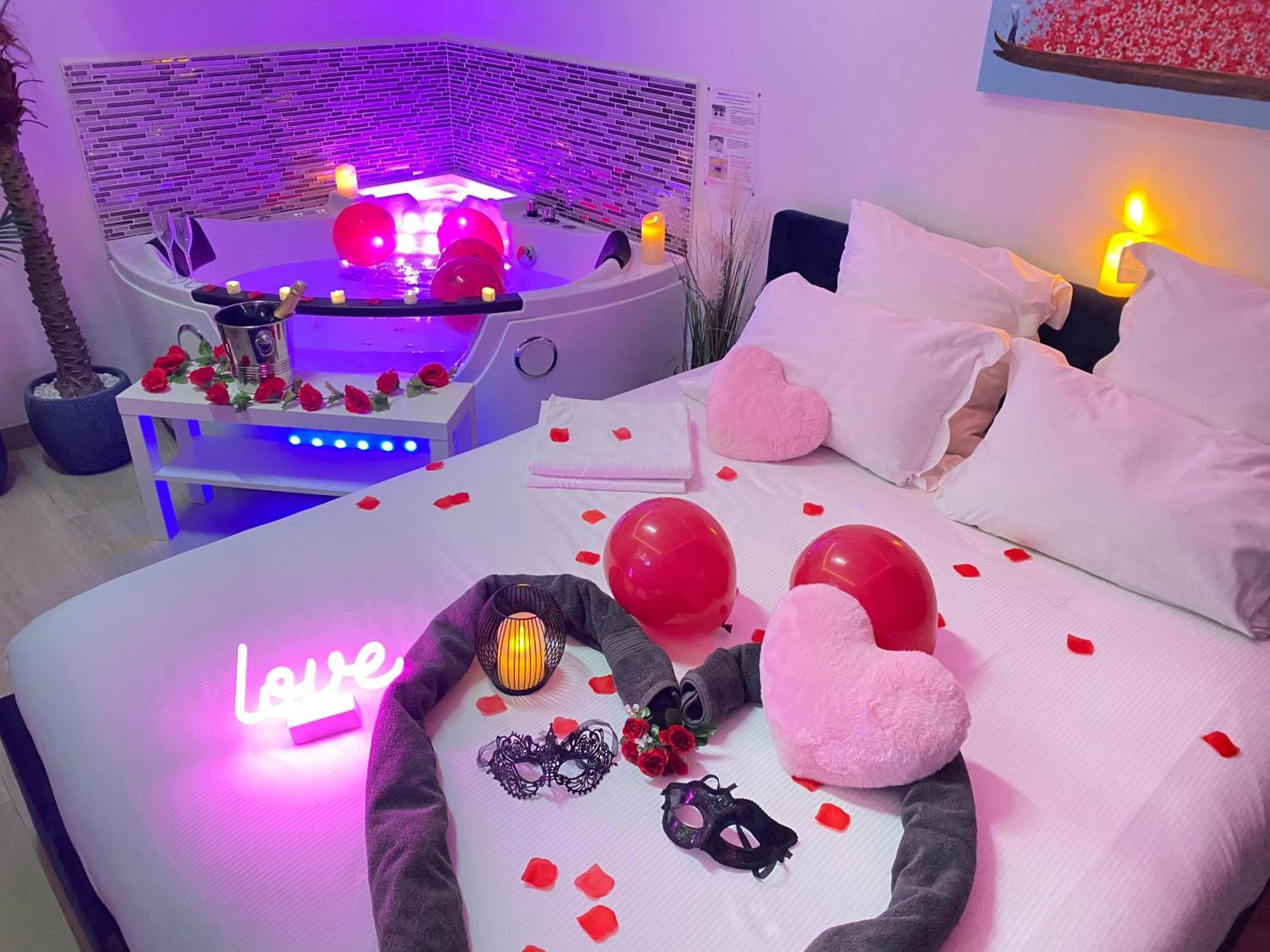 L'Escale Balneo'Romantique - Loveroom - Jacuzzi & Petit Dejeuner Villiers-sur-Marne Esterno foto
