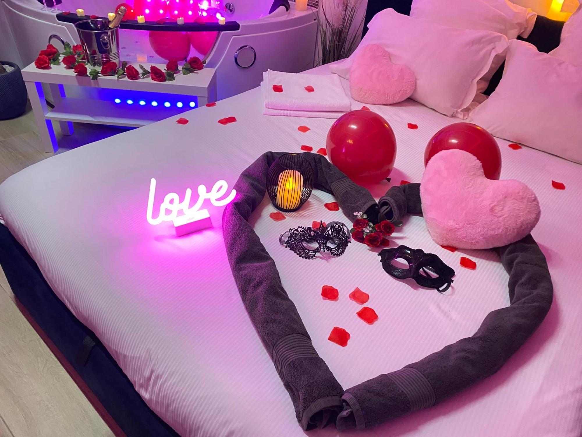 L'Escale Balneo'Romantique - Loveroom - Jacuzzi & Petit Dejeuner Villiers-sur-Marne Esterno foto