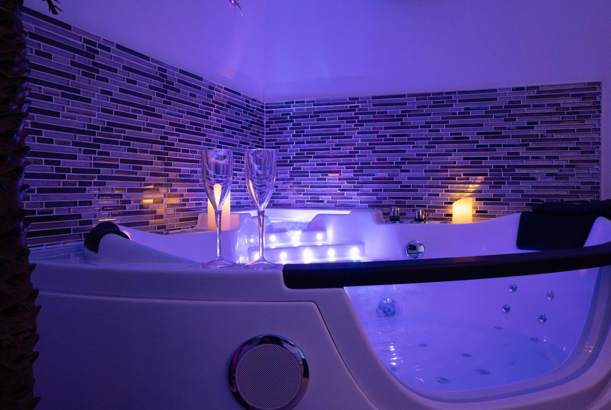 L'Escale Balneo'Romantique - Loveroom - Jacuzzi & Petit Dejeuner Villiers-sur-Marne Esterno foto